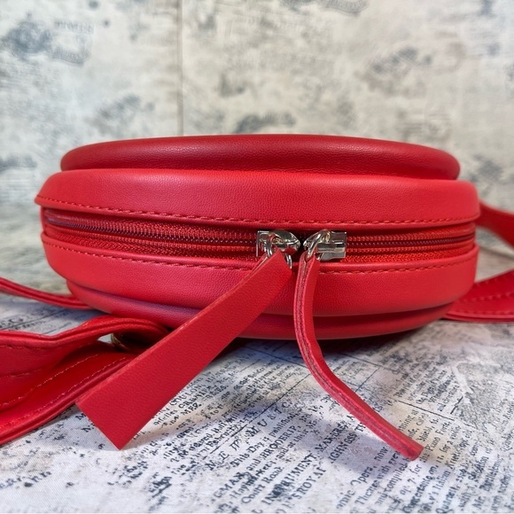 HOZEN Belt Bag in Rouge - sustainably crafted - Picture 7 of 11